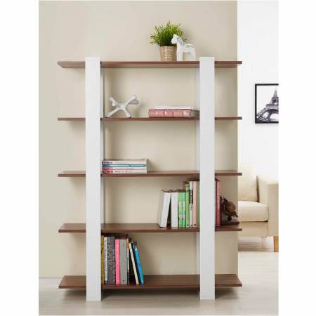 Винтажный ламинат под орех.